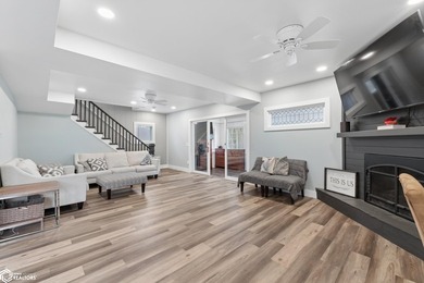 This property combines the convenience of town with the freedom - photo 17