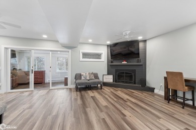 This property combines the convenience of town with the freedom - photo 18