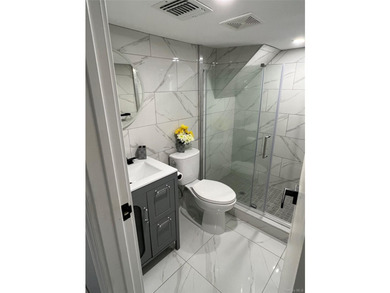 Welcome to this fully renovated 3 bedroom, 2 1/2 bathroom - photo 22