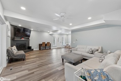 This property combines the convenience of town with the freedom - photo 22