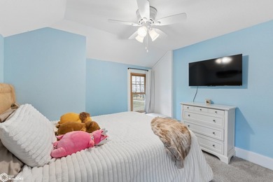 This property combines the convenience of town with the freedom - photo 25