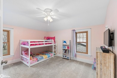 This property combines the convenience of town with the freedom - photo 27