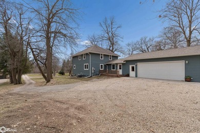 This property combines the convenience of town with the freedom - photo 29