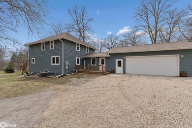 This property combines the convenience of town with the freedom - photo 30