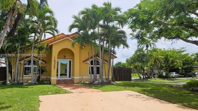 Beautifully remodeled 2-bedroom, 2-bath corner single-family - photo 1