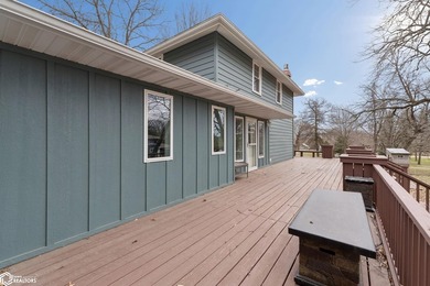 This property combines the convenience of town with the freedom - photo 31