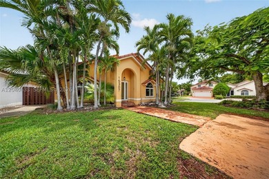 Beautifully remodeled 2-bedroom, 2-bath corner single-family - photo 2