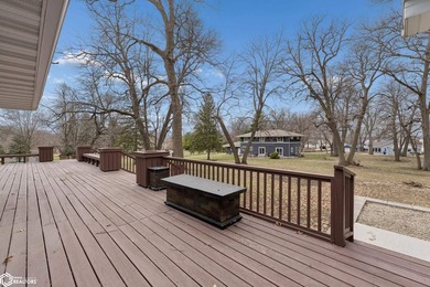 This property combines the convenience of town with the freedom - photo 32