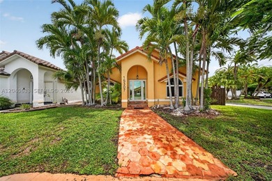 Beautifully remodeled 2-bedroom, 2-bath corner single-family - photo 3