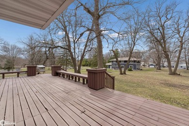 This property combines the convenience of town with the freedom - photo 33