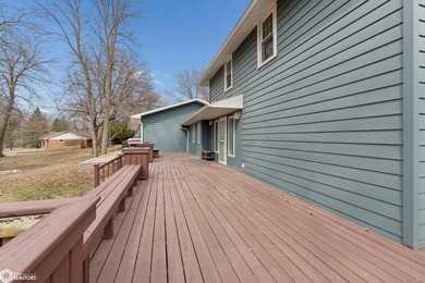 This property combines the convenience of town with the freedom - photo 34