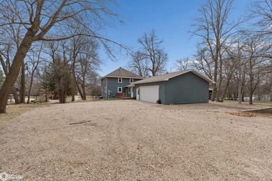 This property combines the convenience of town with the freedom - photo 35