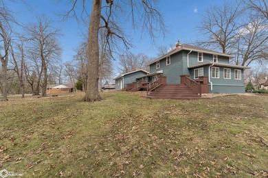This property combines the convenience of town with the freedom - photo 36