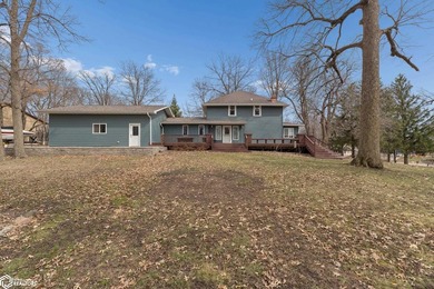 This property combines the convenience of town with the freedom - photo 37