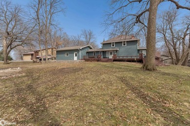 This property combines the convenience of town with the freedom - photo 38