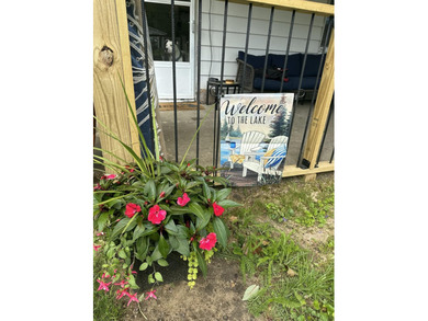 Enjoy waterfront living in this charming 2-bedroom, 1-bath home - photo 8