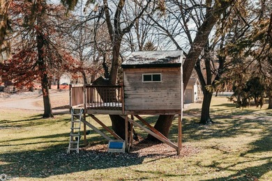 This property combines the convenience of town with the freedom - photo 39