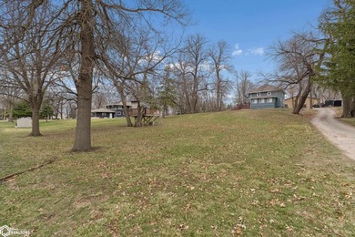 This property combines the convenience of town with the freedom - photo 40
