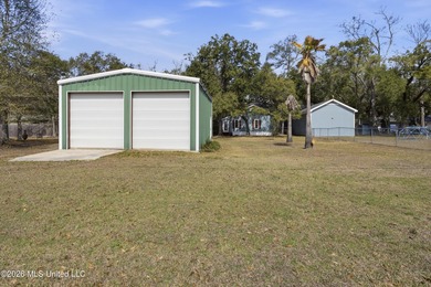 Properties like this with such warmth and character don't come - photo 2