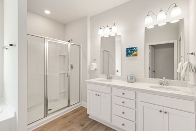 Life feels easy in this four-bed, 2-bath single-level home with - photo 31