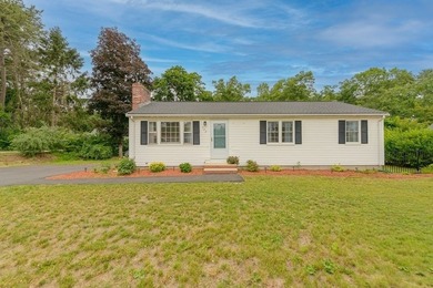Enjoy this beautifully updated Ranch set on a corner lot w/ - photo 2