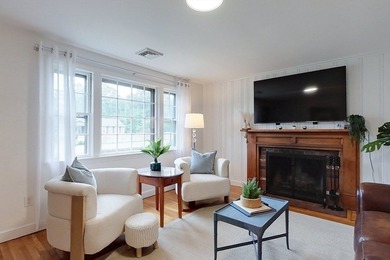 Enjoy this beautifully updated Ranch set on a corner lot w/ - photo 7