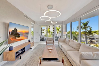 Stunning half-floor 2BR + den just 3 blocks from the sand in the - photo 11