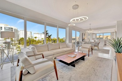 Stunning half-floor 2BR + den just 3 blocks from the sand in the - photo 12