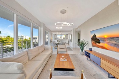 Stunning half-floor 2BR + den just 3 blocks from the sand in the - photo 13