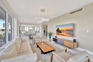 Stunning half-floor 2BR + den just 3 blocks from the sand in the - photo 14