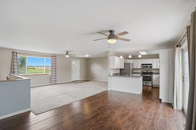 Affordable LAKE living with room to grow! This fantastic - photo 20