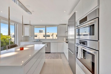 Stunning half-floor 2BR + den just 3 blocks from the sand in the - photo 22