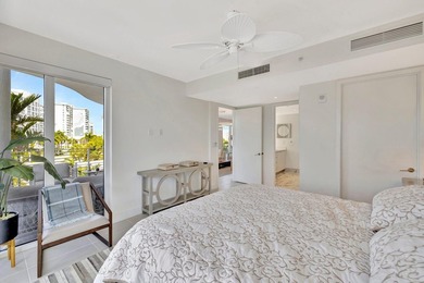 Stunning half-floor 2BR + den just 3 blocks from the sand in the - photo 27