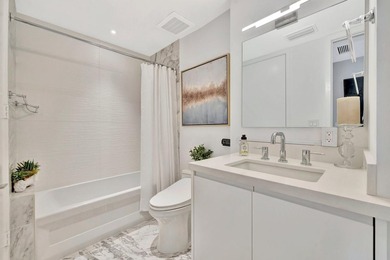 Stunning half-floor 2BR + den just 3 blocks from the sand in the - photo 35