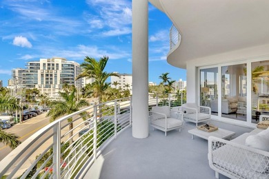 Stunning half-floor 2BR + den just 3 blocks from the sand in the - photo 39