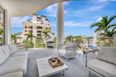 Stunning half-floor 2BR + den just 3 blocks from the sand in the - photo 40