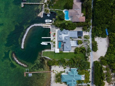 Morton Manor is a timeless estate nestled along the Gulf's bay - photo 45