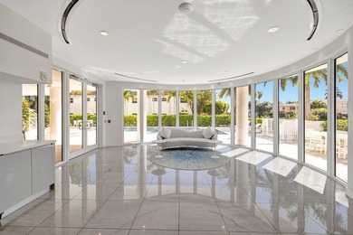 Stunning half-floor 2BR + den just 3 blocks from the sand in the - photo 50