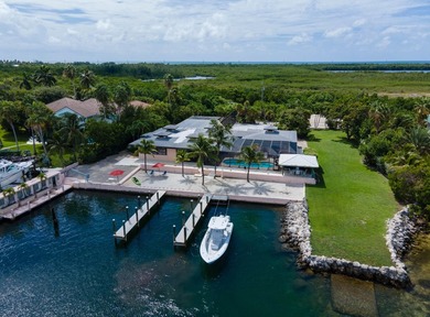 Morton Manor is a timeless estate nestled along the Gulf's bay - photo 59