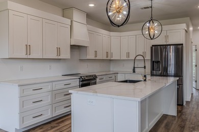 Beautiful approx. 2130 sq ft brick home featuring an open floor - photo 12
