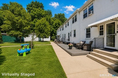Amazing opportunity, move-in ready 2-bedroom, 2-bath townhouse - photo 13
