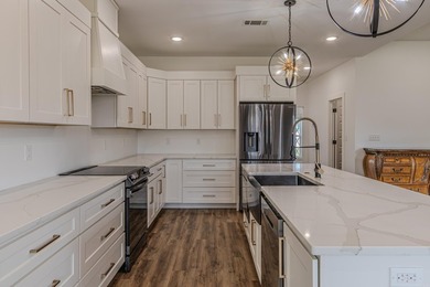 Beautiful approx. 2130 sq ft brick home featuring an open floor - photo 14