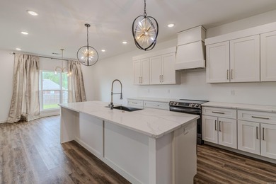 Beautiful approx. 2130 sq ft brick home featuring an open floor - photo 17