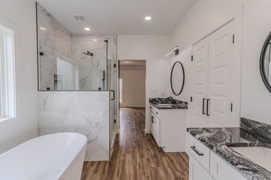 Beautiful approx. 2130 sq ft brick home featuring an open floor - photo 23