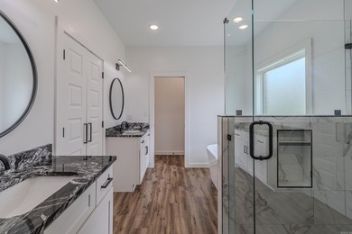 Beautiful approx. 2130 sq ft brick home featuring an open floor - photo 24