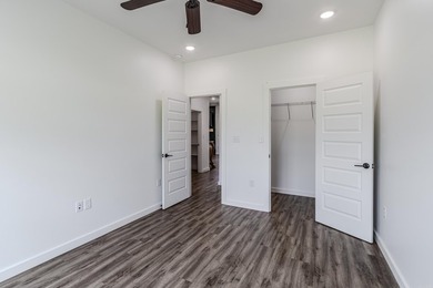 Beautiful approx. 2130 sq ft brick home featuring an open floor - photo 29