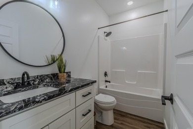 Beautiful approx. 2130 sq ft brick home featuring an open floor - photo 30