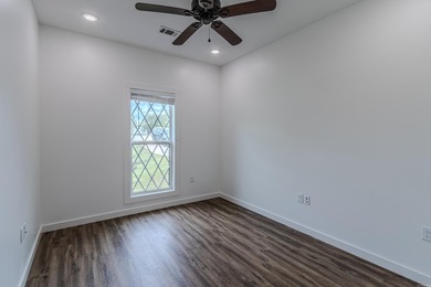 Beautiful approx. 2130 sq ft brick home featuring an open floor - photo 31