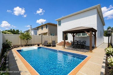 This must-see home is located in the desirable Rossville - photo 36