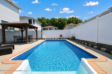 This must-see home is located in the desirable Rossville - photo 38